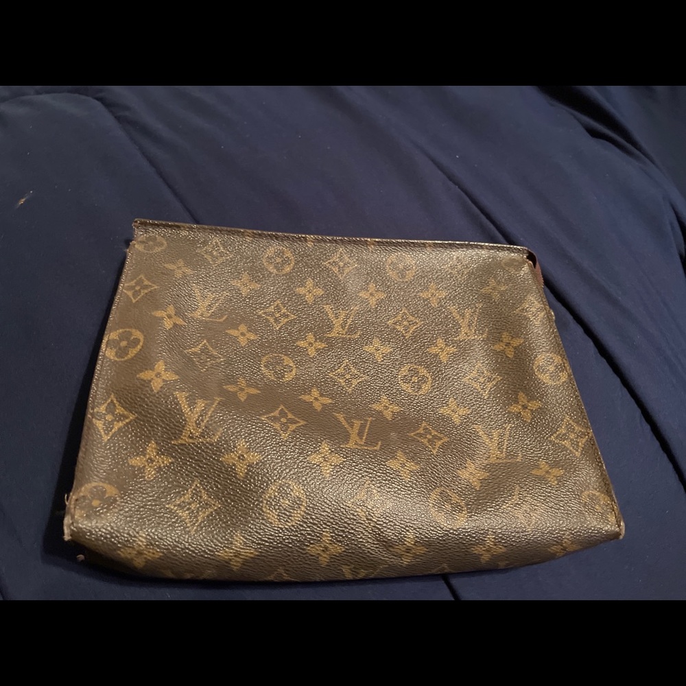 AUTHENTIC BROWN LOUIS VUITTON LEATHER ZIPPER BAG USED